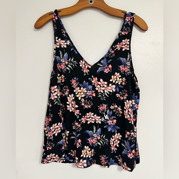 American Eagle Outfitters Tops - Floral Black Sleeveless Top